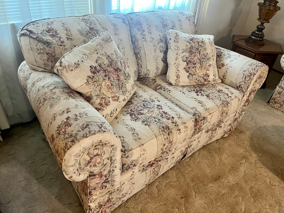 Broyhill loveseat 32699