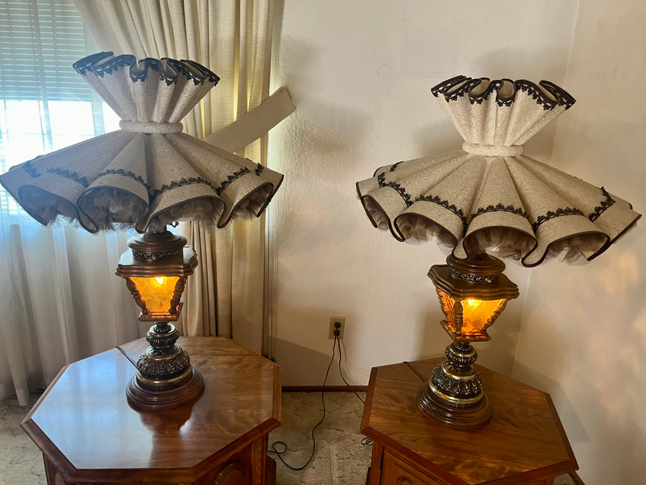 Mid century vintage wood & brass lamps w amber glass nightlights, skirted lampshades 2pc set 32704