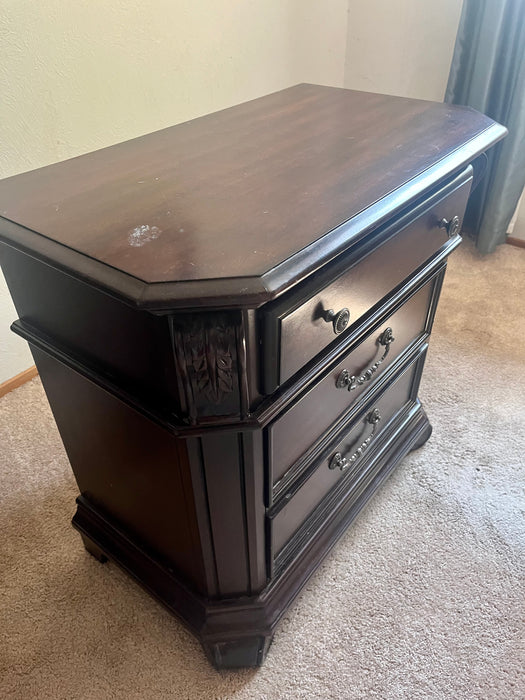 3 drawer ornate nightstand 32884