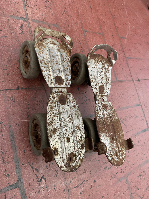 Vintage roller skates 32386