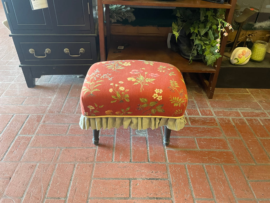 Upholstered small stool 32922