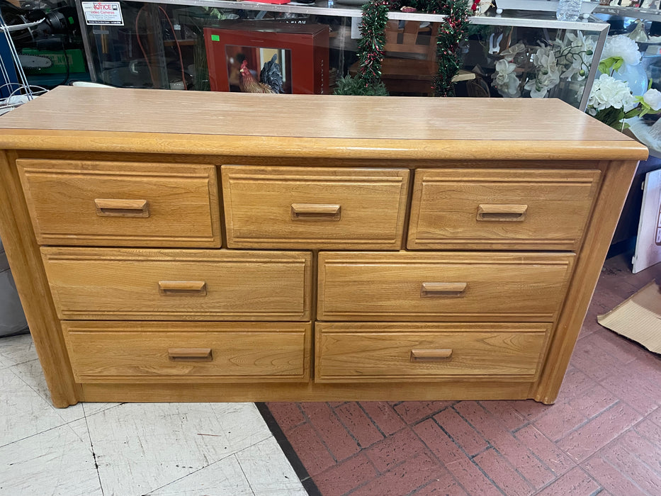 7 drawer wood dresser 33310