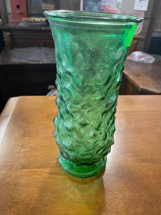 Small green glass vase 33307