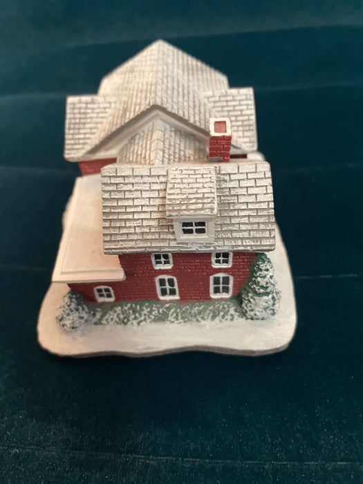 "The Bank" village figurine 33336