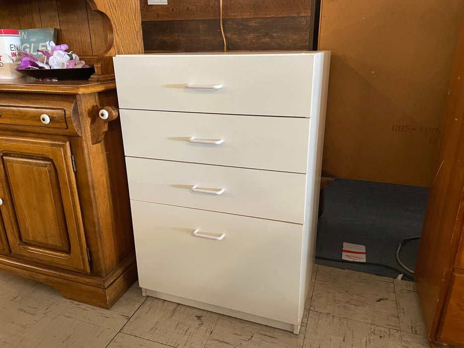 White 4 drawer dresser 33350