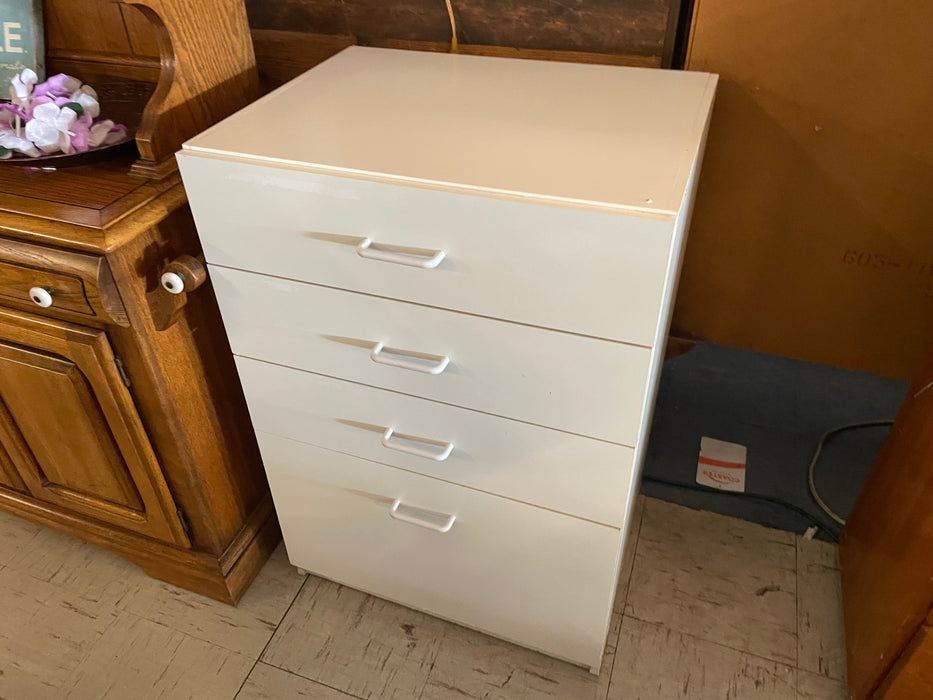 White 4 drawer dresser 33350