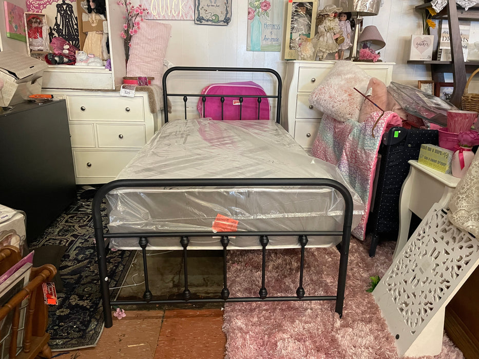 New metal black platform twin bed 33359