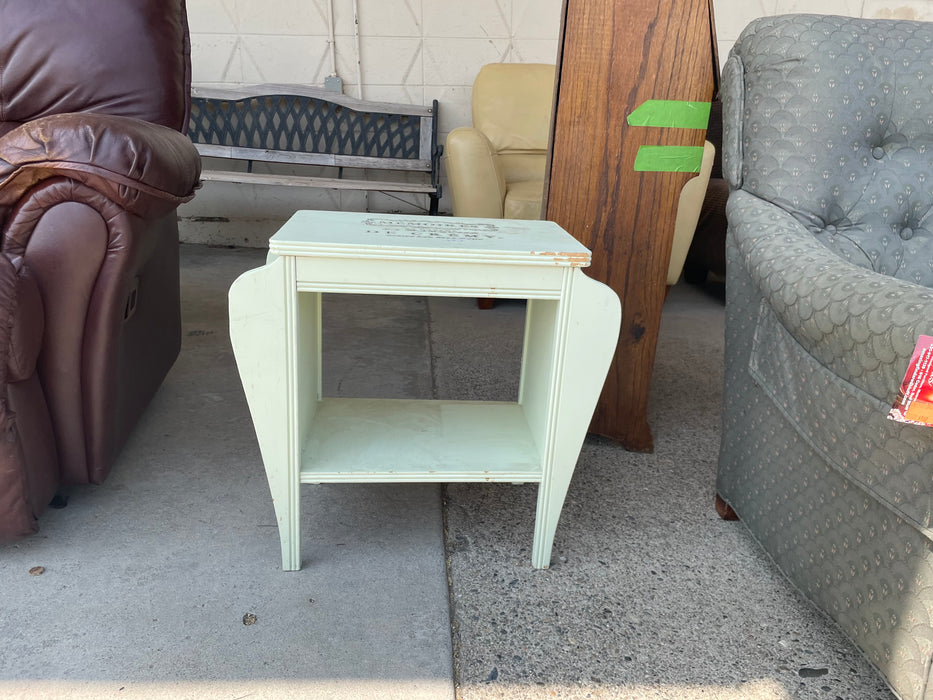 Side end table with magazine rack 32801