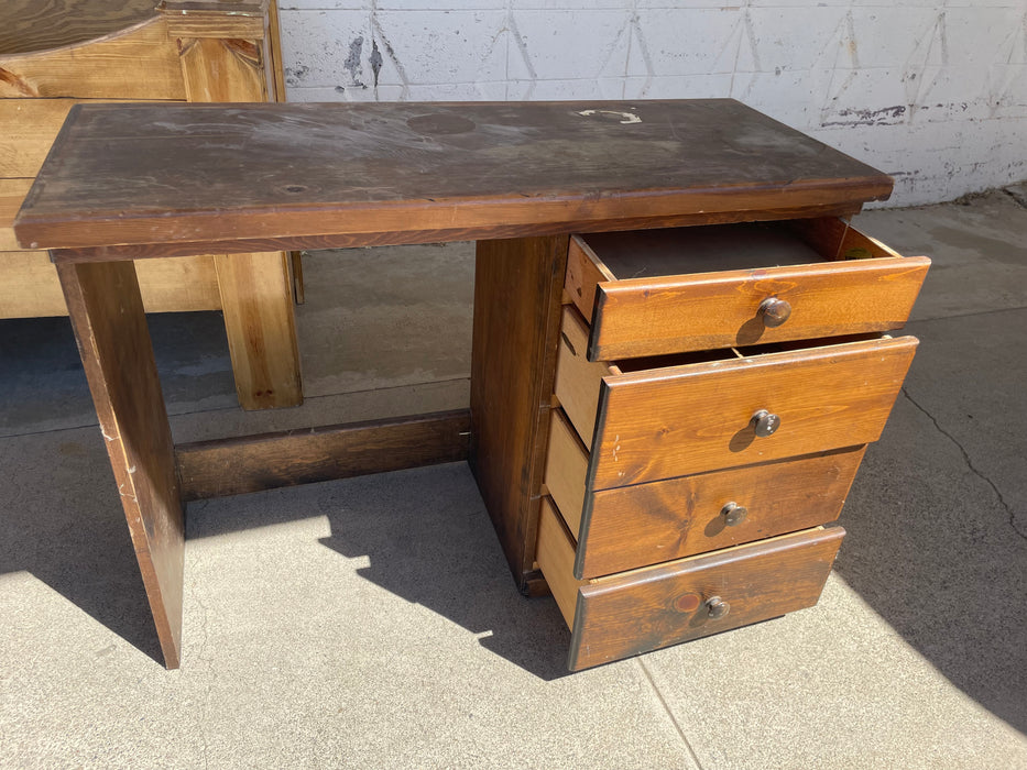 Edwards Furniture 4 drawer wood student desk 32656