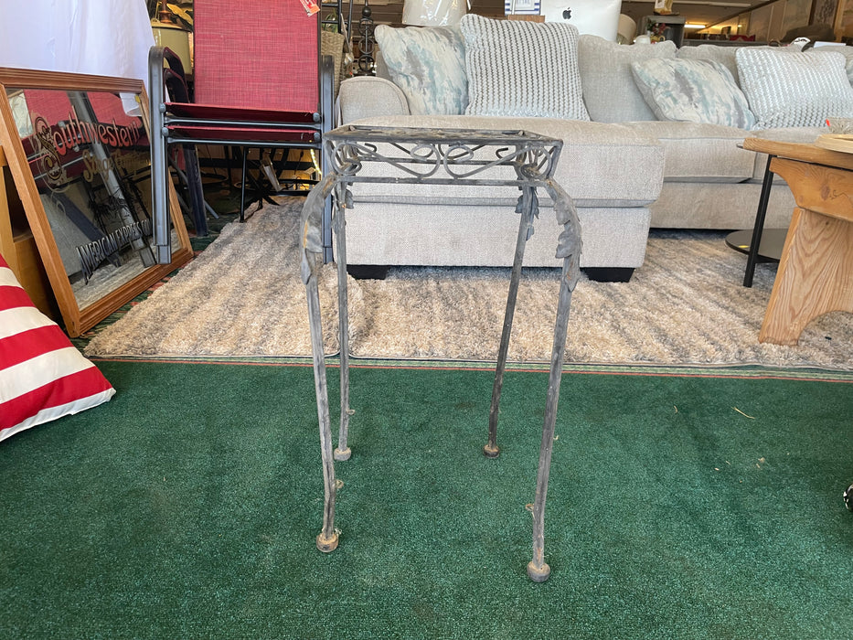 Metal plant stand 32670