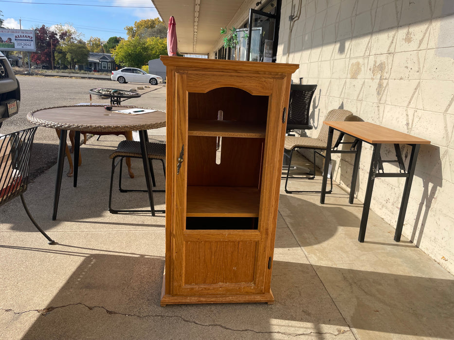 Small curio cabinet 33256