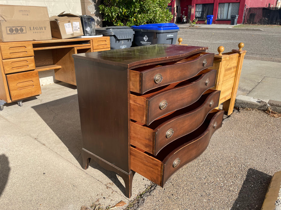 Kindel Grand 4 drawer dresser w/ curved front 33259