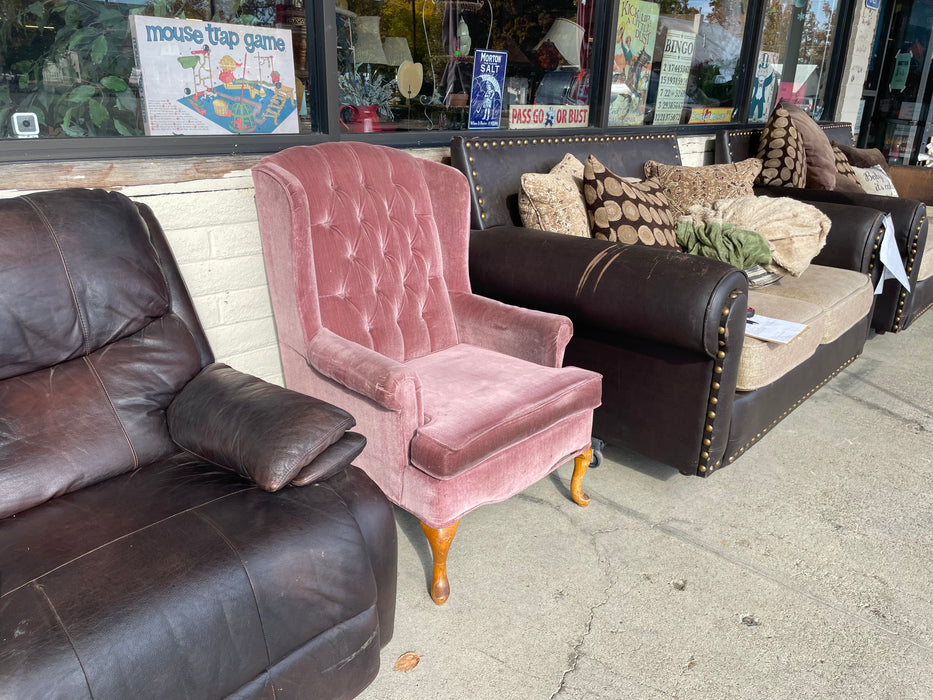 Upholsterd wingback arm chair with tufted back 33258