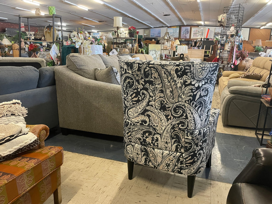 Black and white accent chair near new 33048