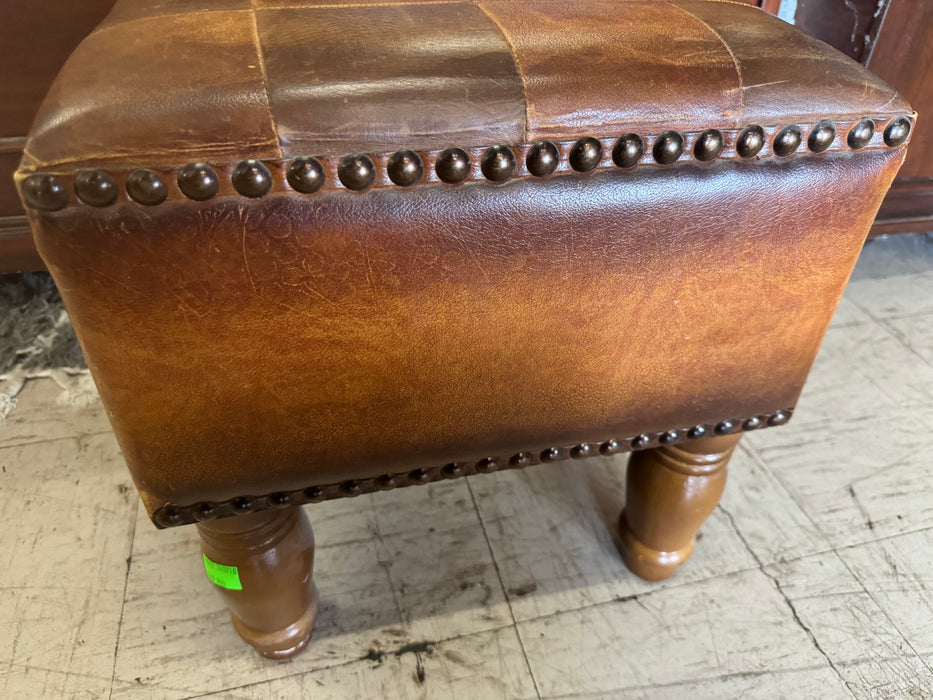 Leather ottoman with decorative brad nails 33062