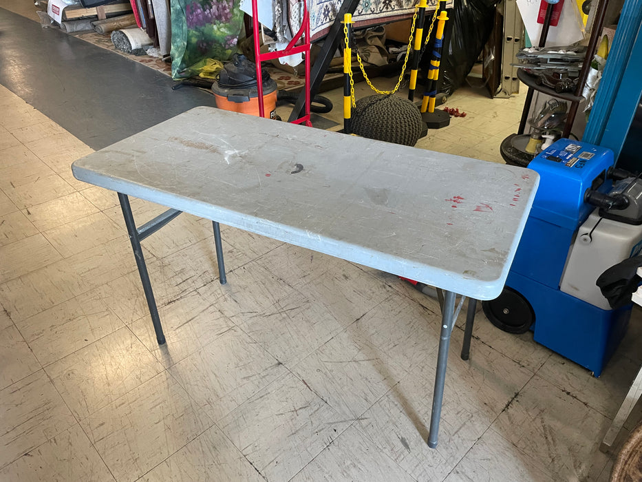 Foldable plastic table 33126