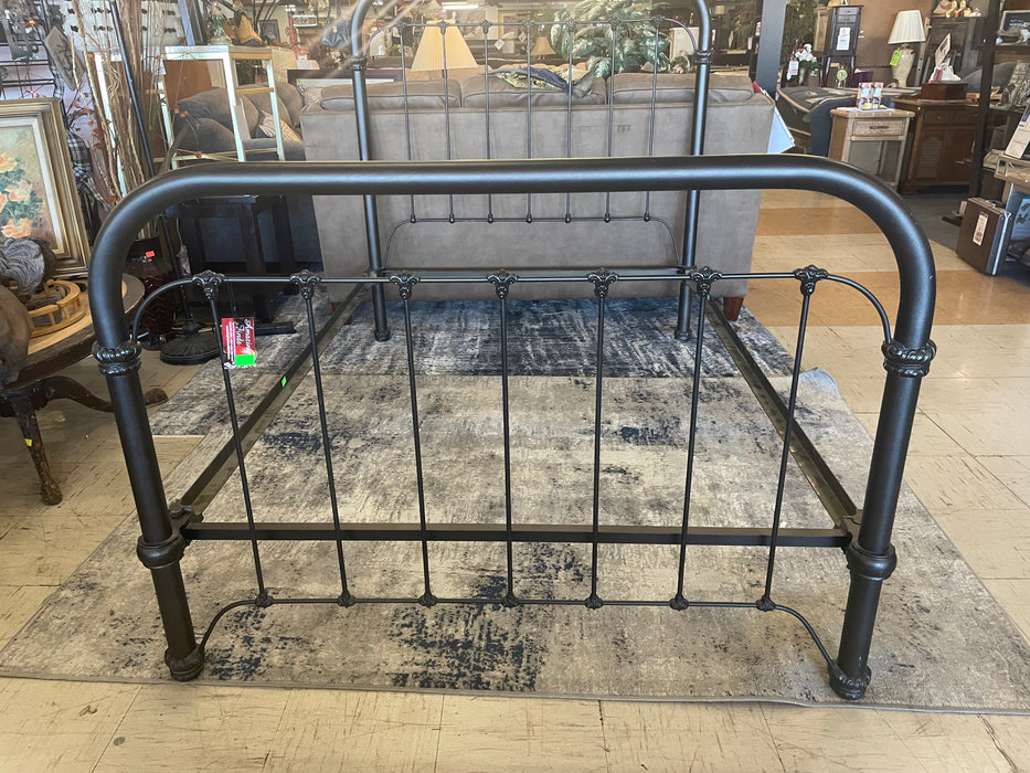 Full/double metal bed 33151