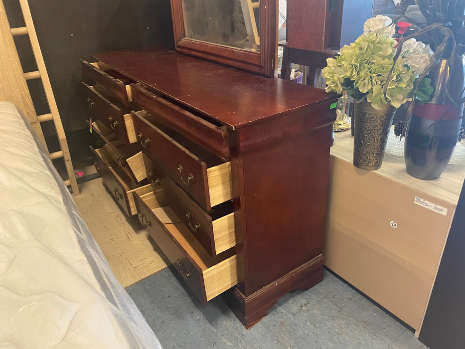 Dresser with 8 drawers and beveled mirror 33124