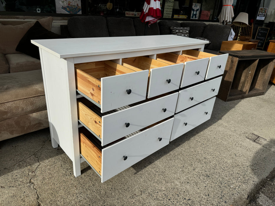 Hemnes 8 drawer white dresser 33160