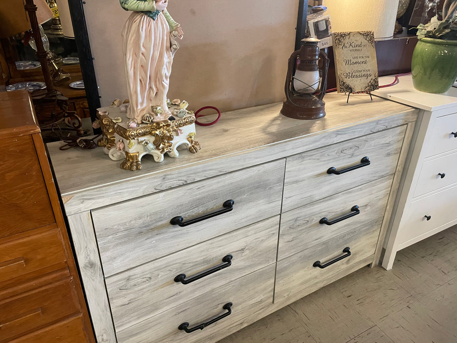 Ashley Cambeck 6 drawer dresser 33171