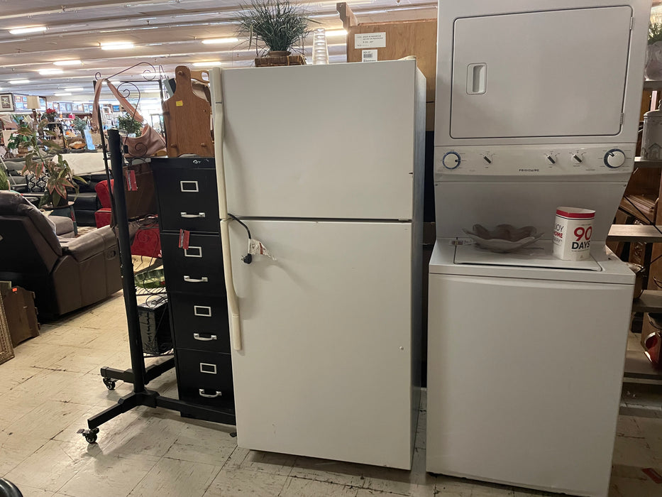 White Kenmore refrigerator with freezer on top 33183