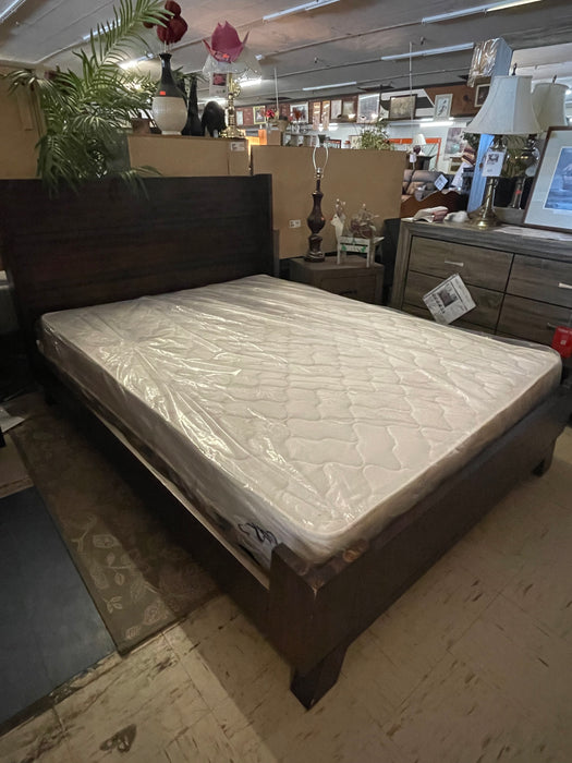 Queen wood platform bed 32962