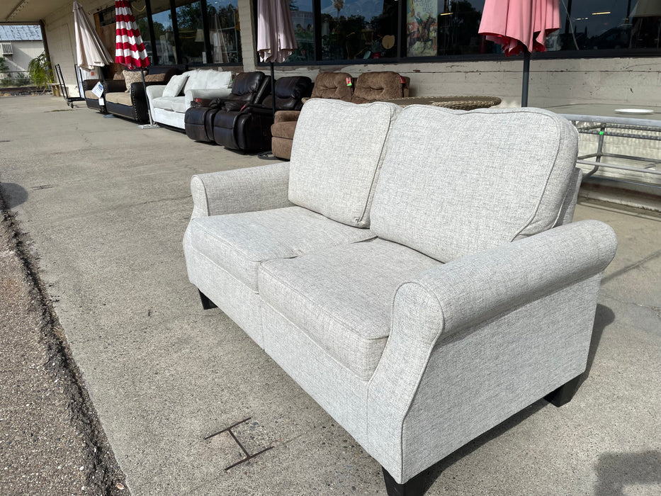 Like new Alessio loveseat 32975