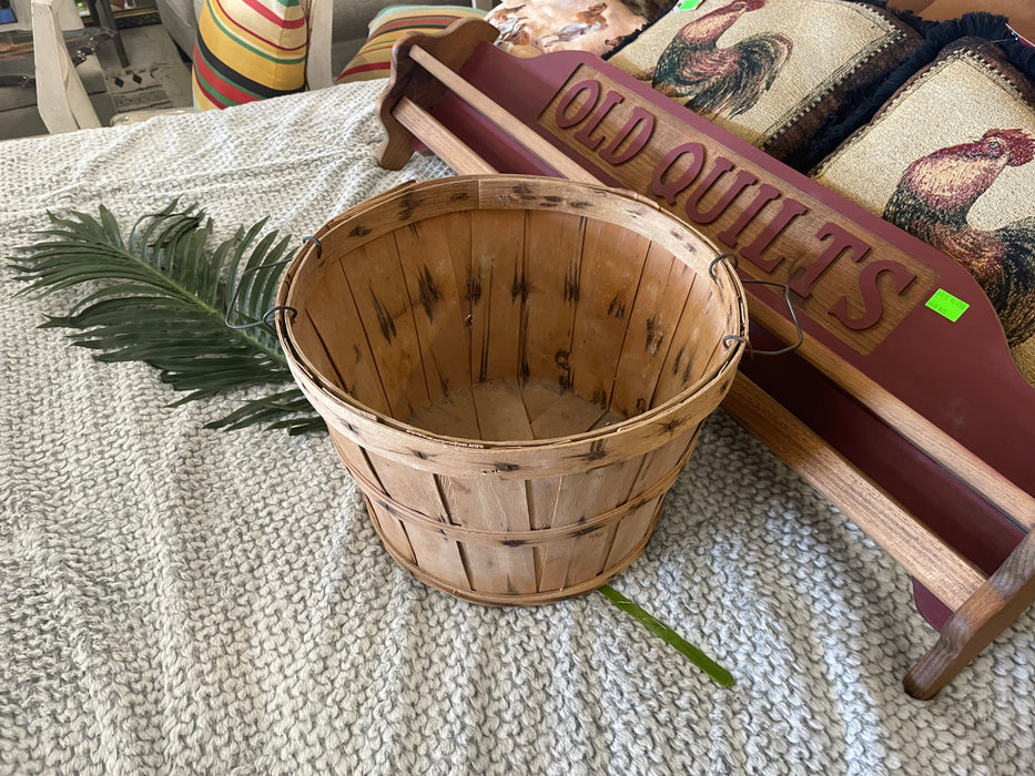 Primitive vintage basket with woven wood 32994