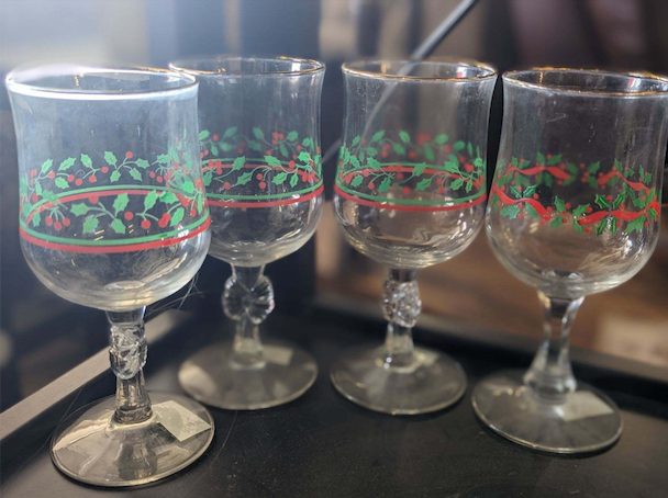 Vintage Libby holiday wine glass 4pc set  32831