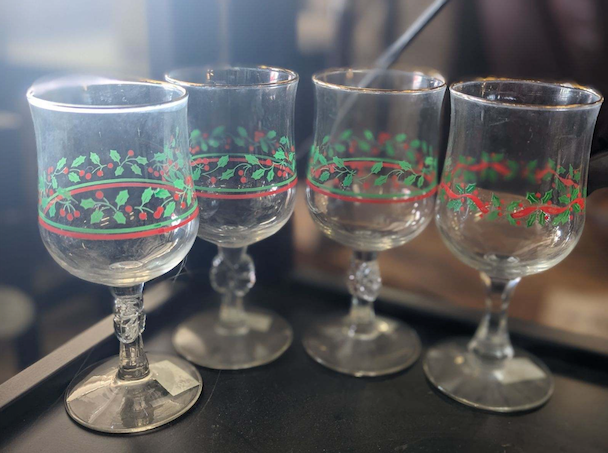 Vintage Libby holiday wine glass 4pc set  32831