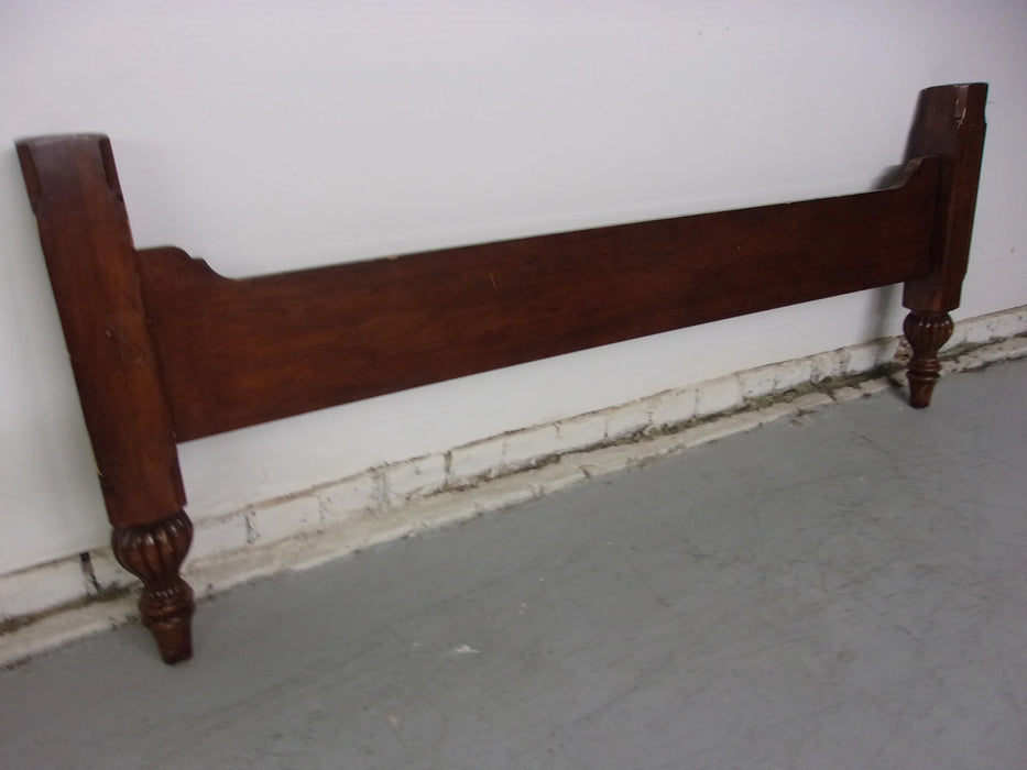 Queen footboard cherry short W1007