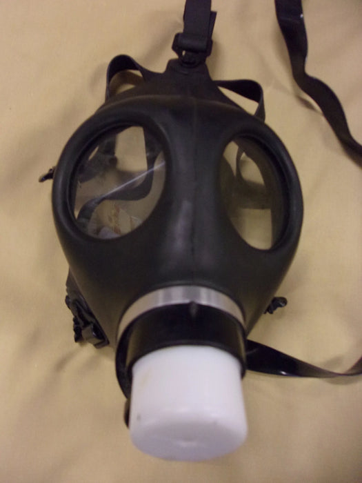 German made gas mask and sealed cartridge 15052