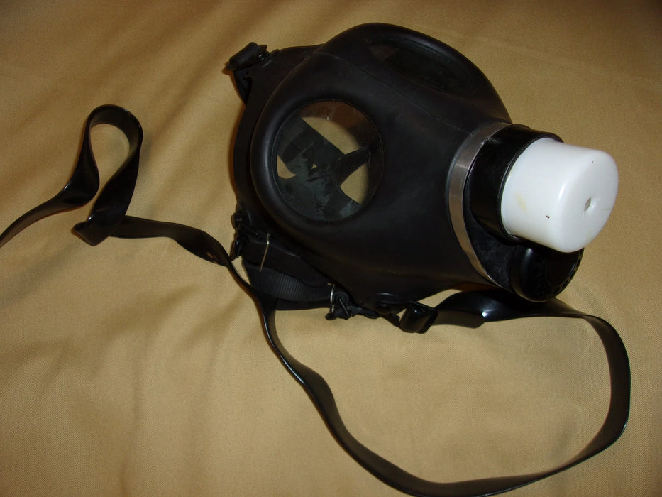 German made gas mask and sealed cartridge 15052