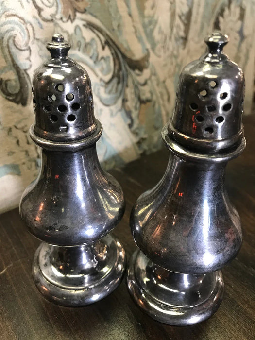 Vintage silver metal salt and pepper shakers 18767