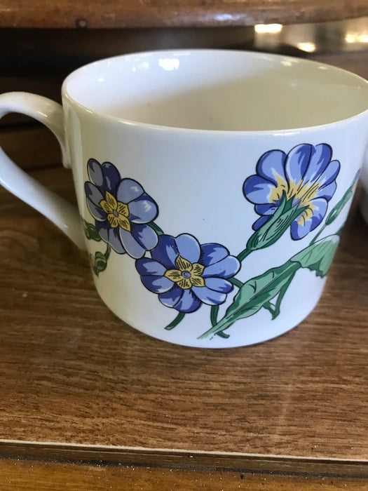 White floral and leaf designed coffee cups 19038