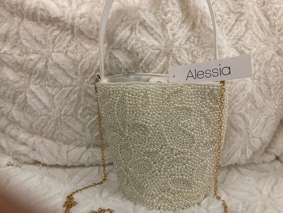 Purse cream\white, pearls, gold chain Alessia 26974