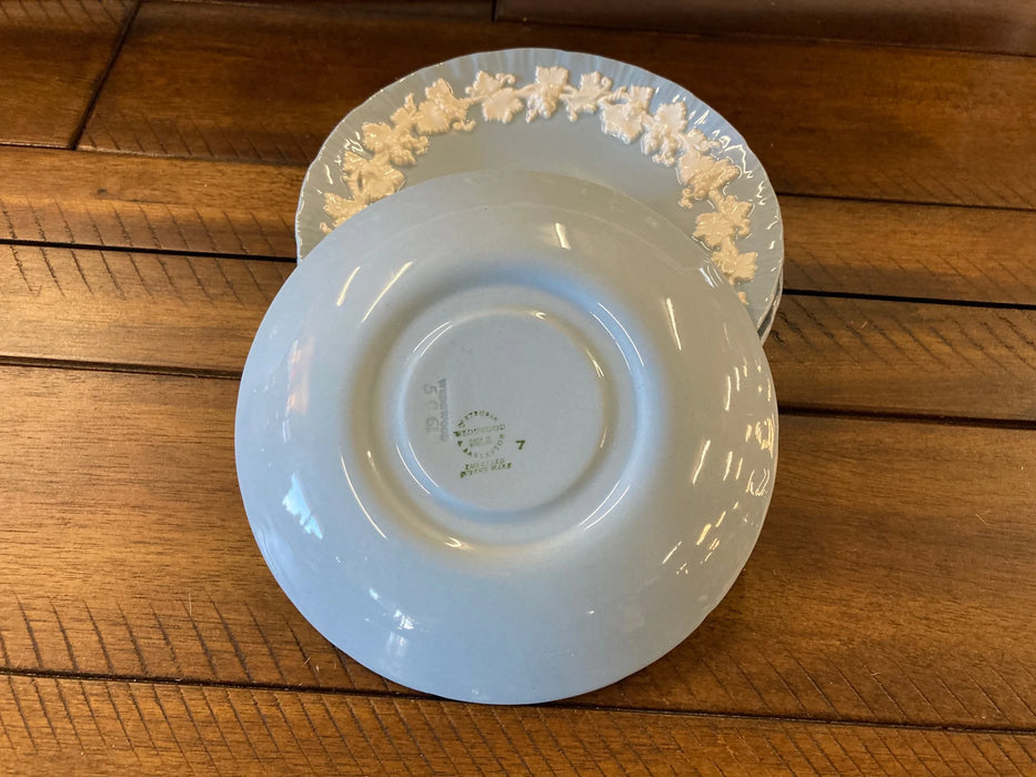 Wedgwood saucers 27647