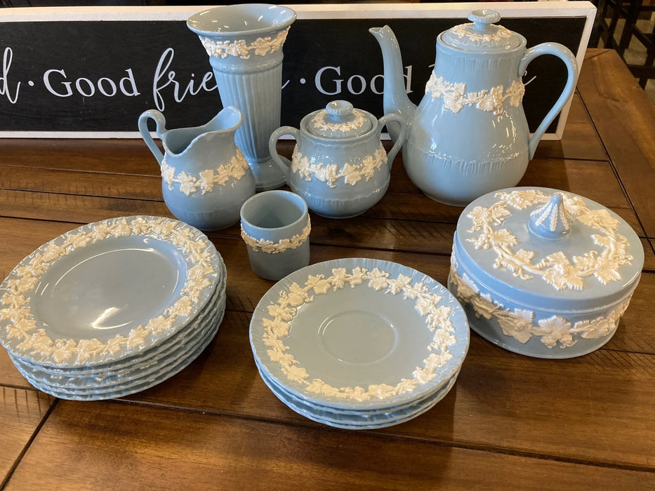 Wedgwood dessert dishes 27648