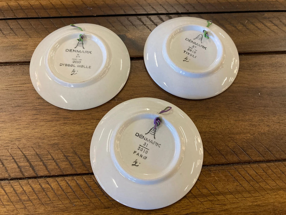 DENMARK trinket dishes. made in Denmark 27657