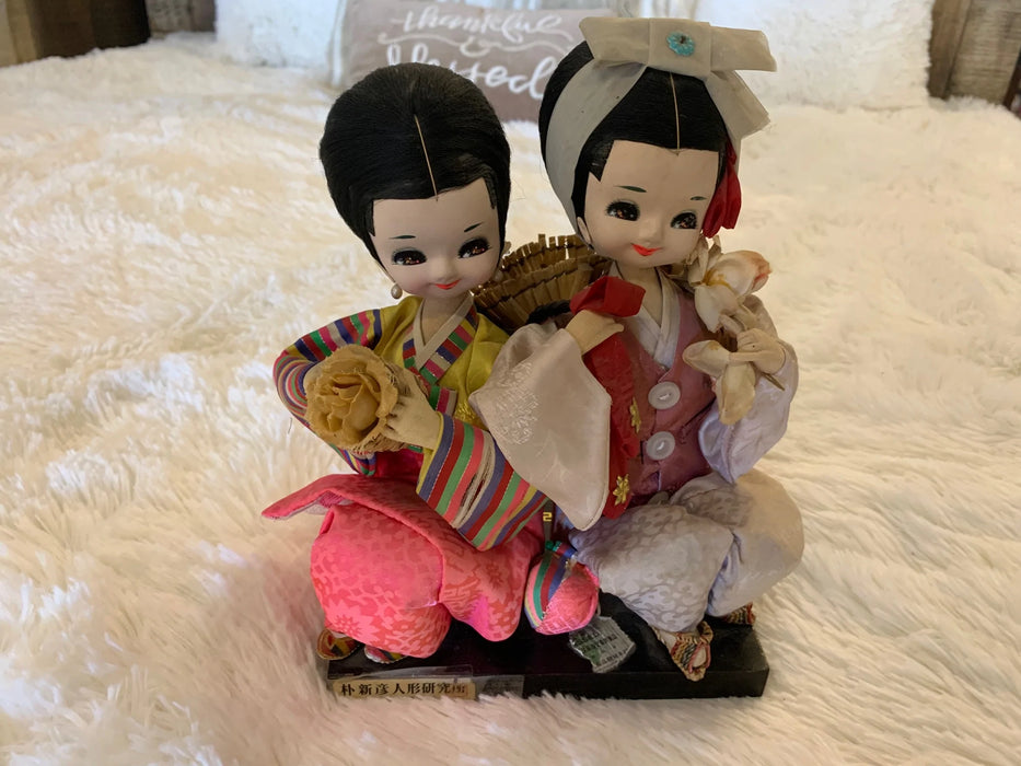 Korean sisters Oriental Asian doll set 27688