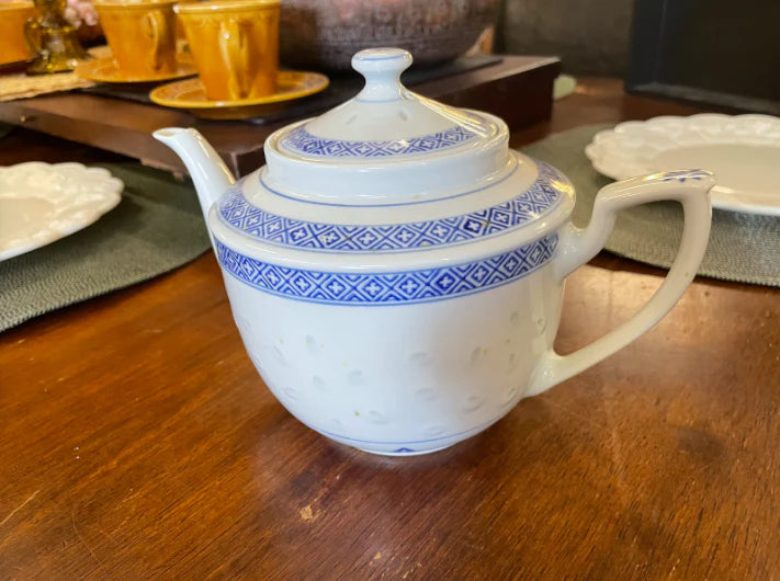 Jingdezhen rice grain Chinese teapot 28482