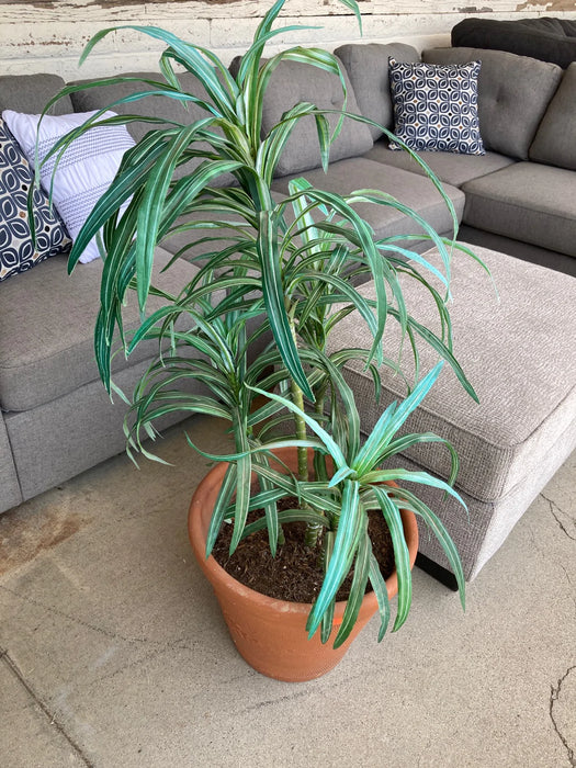 Faux plant 28760