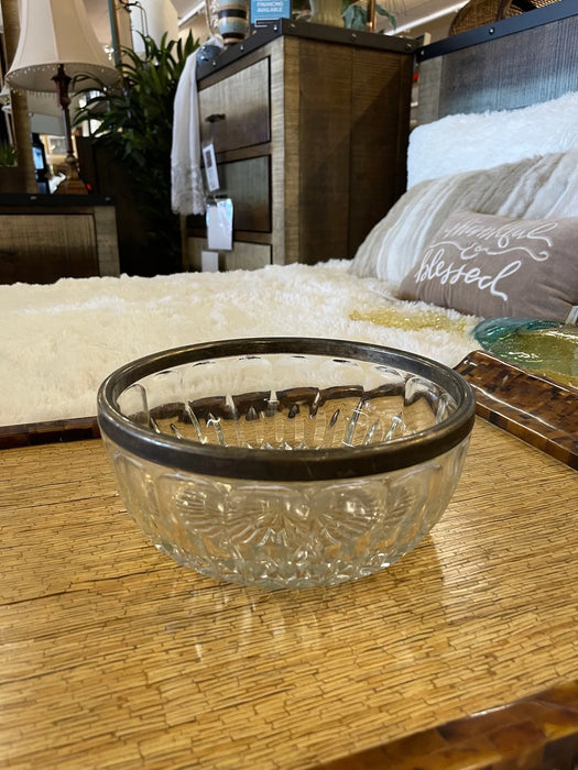 Vintage large glass bowl w/ metal rim 29160