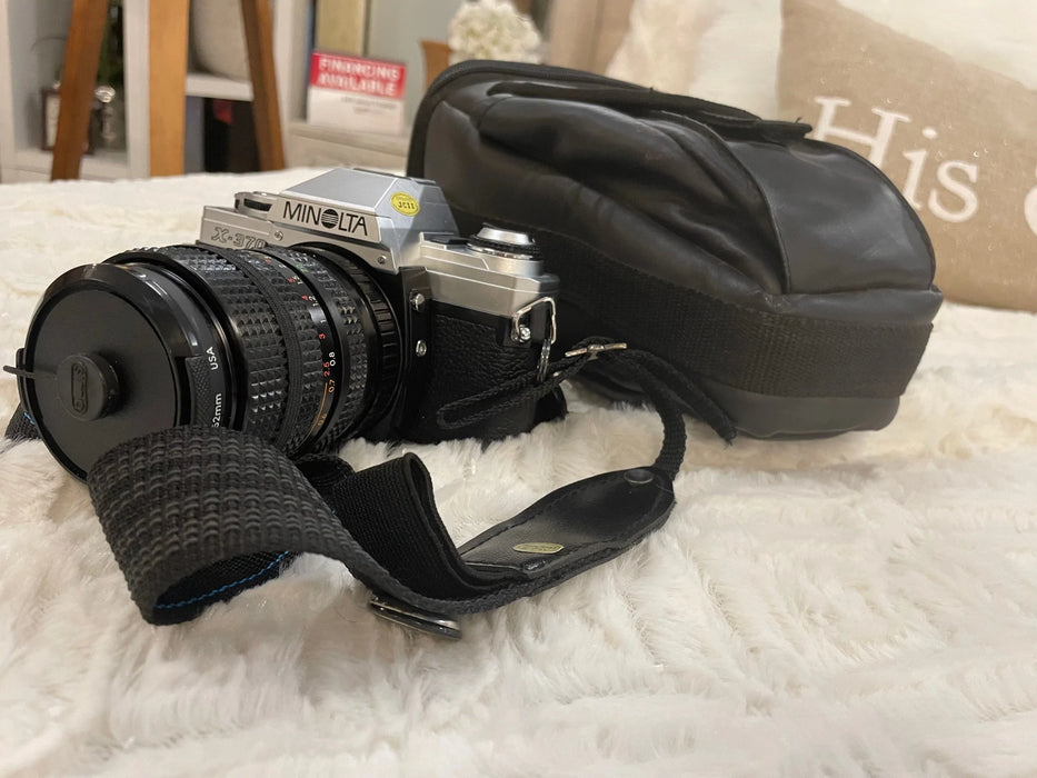 Minolta X-370 camera with carring bag 29385