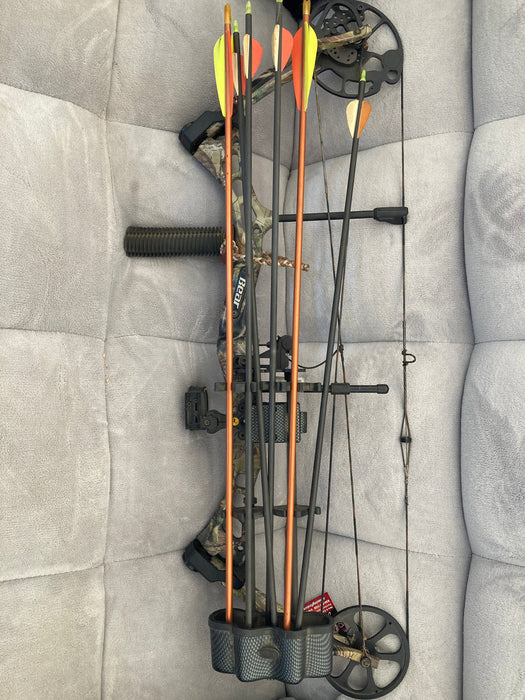 Bear Encounter compound bow w/ arrows 27449