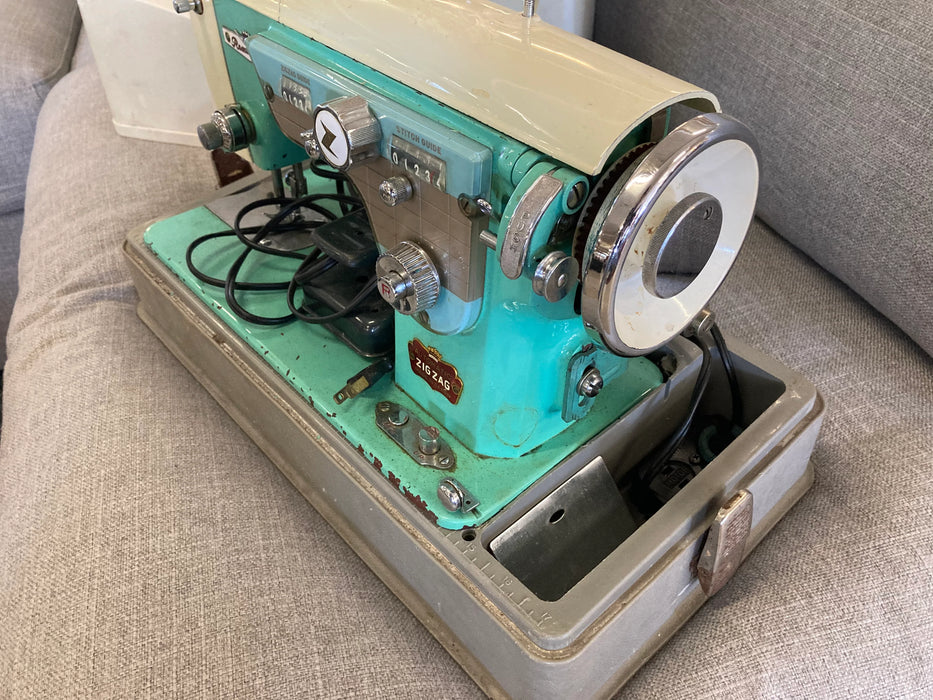 Vintage aqua Remington sewing machine 23618