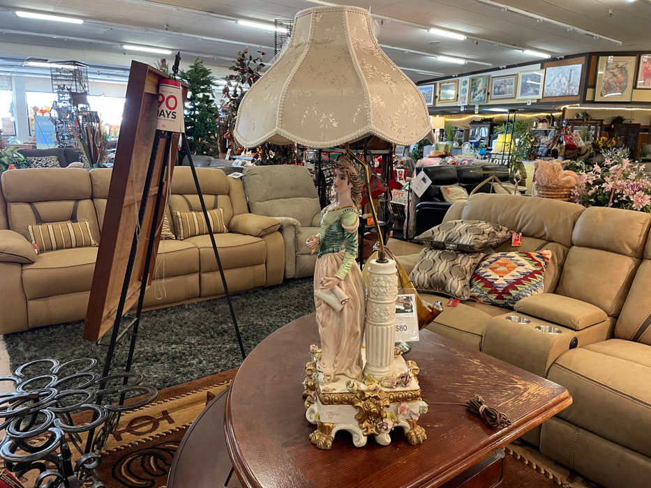 Large woman figurine lamp 30527