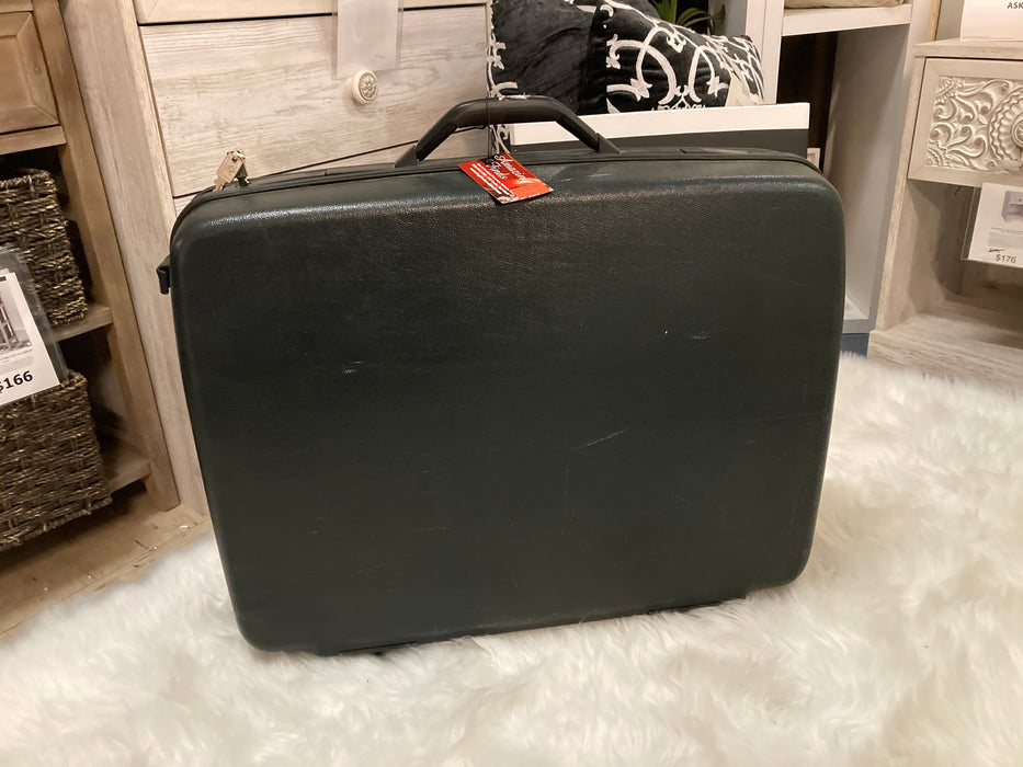 Samsonite 25" black hardshell suitcase locking with keys 30303